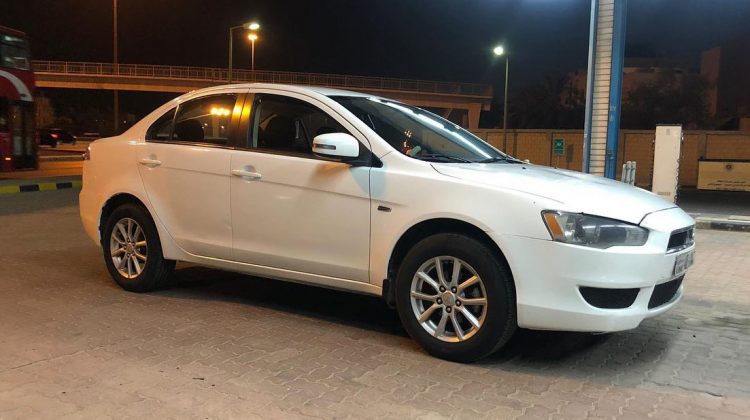 للبيع في الكويت سيارة ميتسوبيشي لانسر قرش 2015