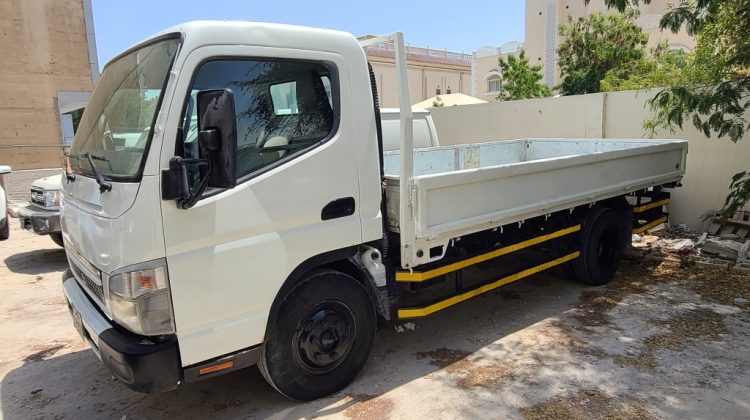 ميتسوبيشي COnter 2015 مستعملة للبيع في قطر المرونة 