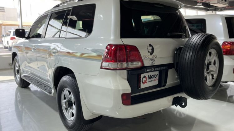 سعر تويوتا لاند كروزر أوتوماتيكي أبيض جي اكس.ار 2012 مستعملة للبيع في قطر