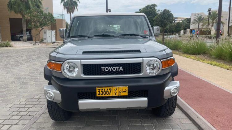 سيارة تويوتا اف جي كروزر موديل 2019 للبيع فى مسقط سلطنة عمان