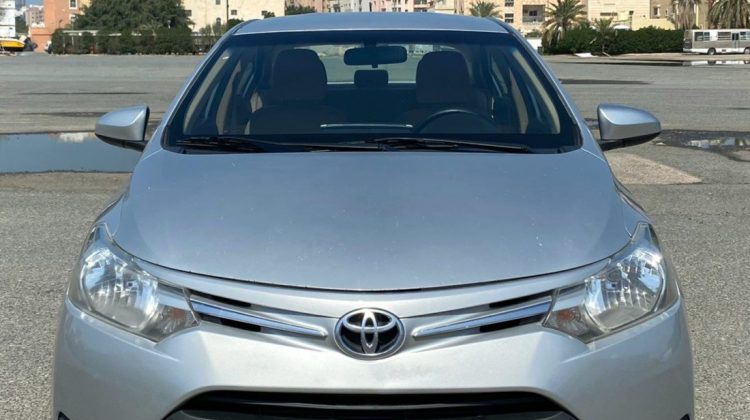 سيارة تويوتا يارس موديل 2016 للبيع فى حولى الكويت