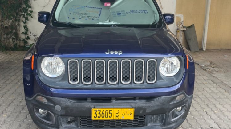 سيارة جيب رينيجيد موديل 2016 للبيع فى مسقط سلطنة عمان