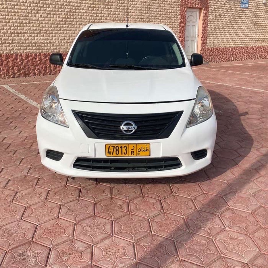 سيارة نيسان صني موديل 2013 للبيع فى الباطنة سلطنة عمان