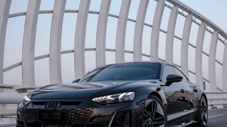 سيارة أودي e tron GT موديل 2022 للبيع فى دبي الامارات