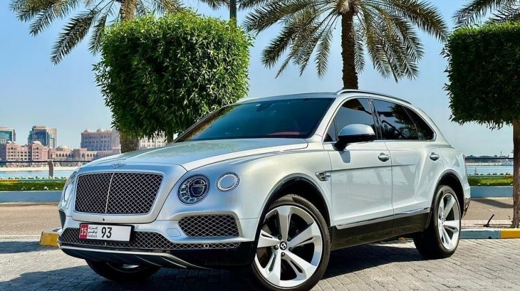 سيارة بنتلي بنتايجا موديل 2018 للبيع فى ابوظبي الامارات