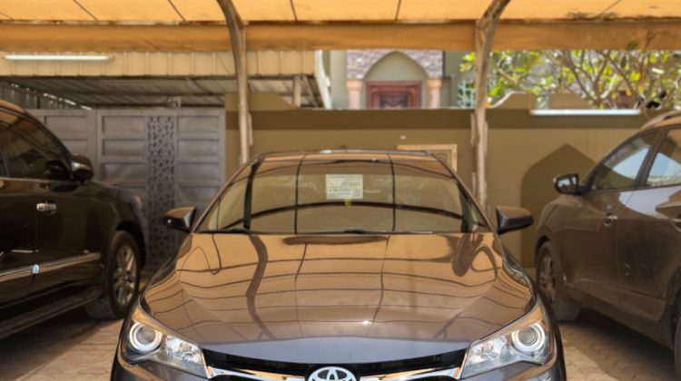 سيارة تويوتا كامري موديل 2017 للبيع فى الداخلية سلطنة عمان
