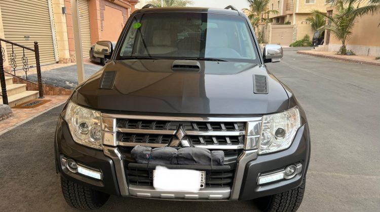 سيارة ميتسوبيشي باجيرو موديل 2015 للبيع فى جدة السعودية