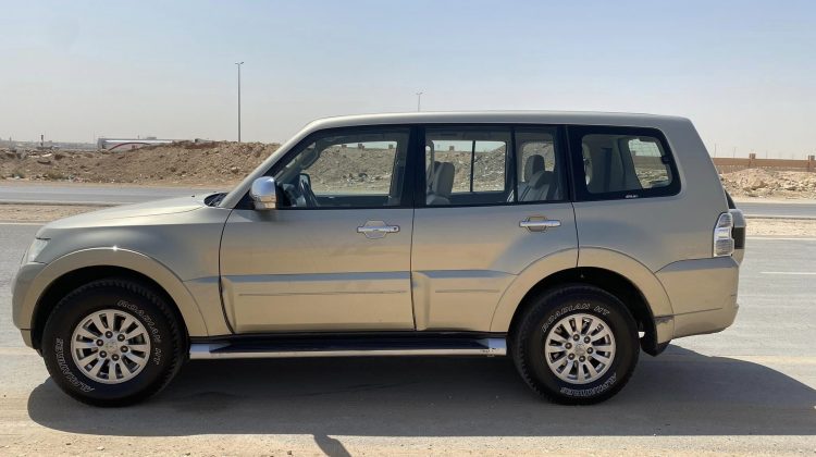 للبيع سيارة ميتسوبيشي⁩ ⁨باجيرو⁩ موديل 2015⁩ فى الرياض السعودية