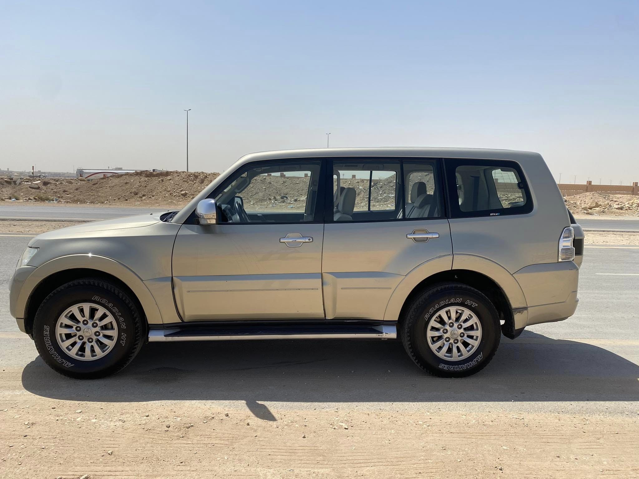 للبيع سيارة ميتسوبيشي⁩ ⁨باجيرو⁩ موديل 2015⁩ فى الرياض السعودية
