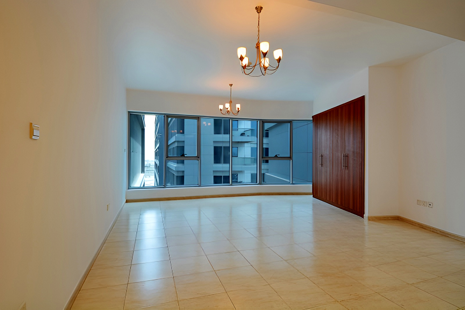 الامارات شقه للبيع بالتقسيط في مجمع دبي لاند السكني شقة