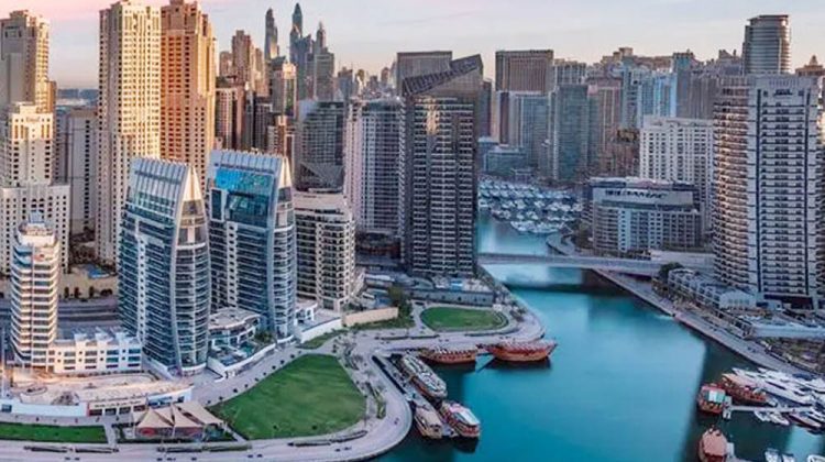 للايجار شقة سكنية للبنات فقط خلف مول الامارات في دبي