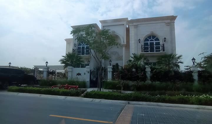 غرفة رئيسية للايجار في البرشاء1 خلف شقة عائلية في مول الإمارات